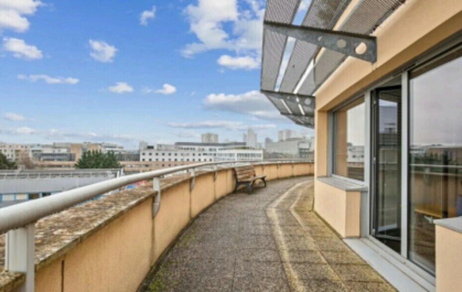 Bureau dans Nanterre à louer - Photo de l’immeuble – Image 2 sur 5