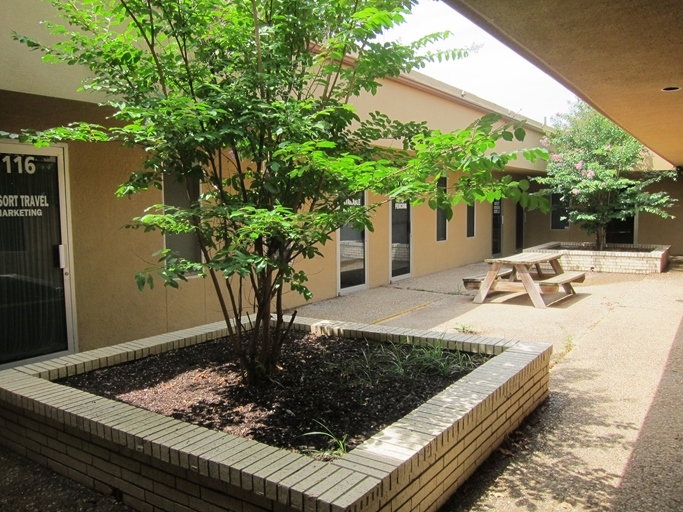 3630 W Pioneer Pky, Arlington, TX à louer - Photo de l’immeuble – Image 2 sur 5