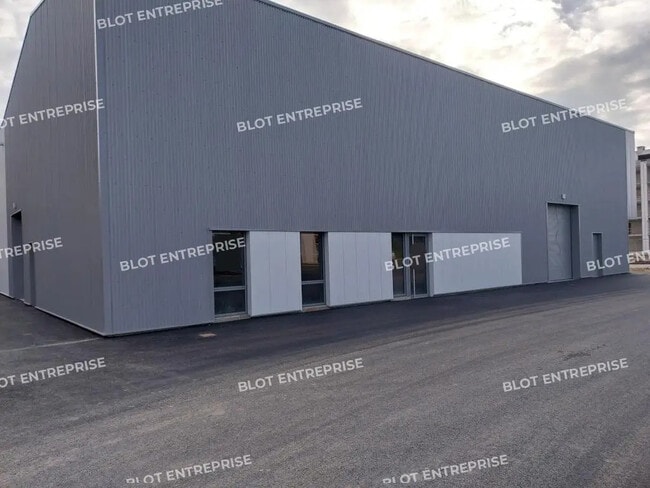 Plus de détails pour Local d'activités à louer