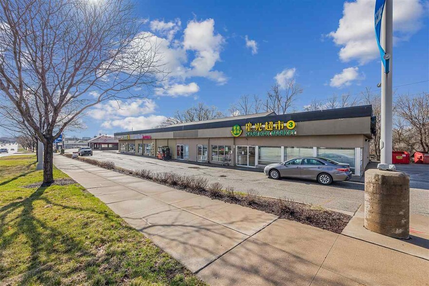 906 2nd St, Coralville, IA à louer - Photo de l’immeuble – Image 2 sur 10