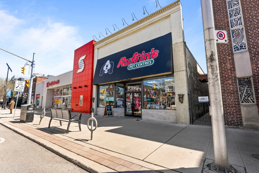 2299 Bloor St W, Toronto, ON à vendre - Photo de l’immeuble – Image 1 sur 1
