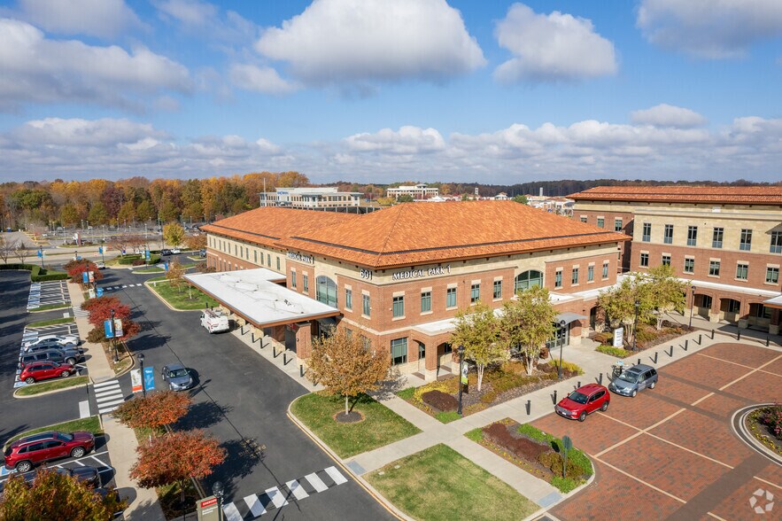601 Watkins Centre Pky, Midlothian, VA à louer - Photo de l’immeuble – Image 3 sur 6