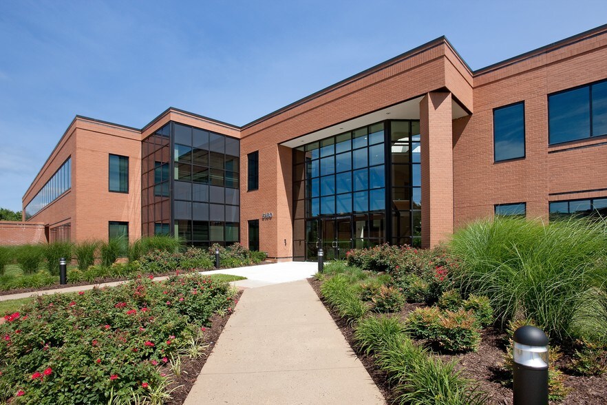 5160 Parkstone Dr, Chantilly, VA à louer - Photo de l’immeuble – Image 3 sur 16