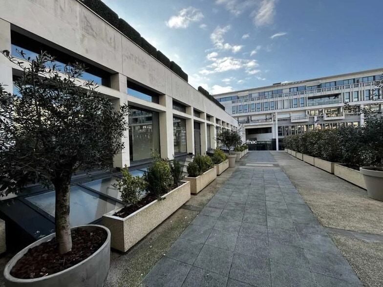 Bureau dans Rouen à louer - Photo de l’immeuble – Image 3 sur 13