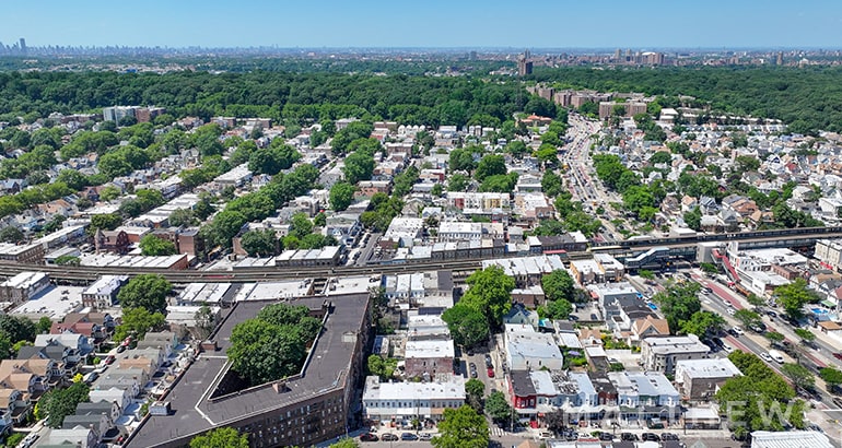 87-14A 92nd St, Woodhaven, NY à vendre - Photo de l’immeuble – Image 3 sur 3