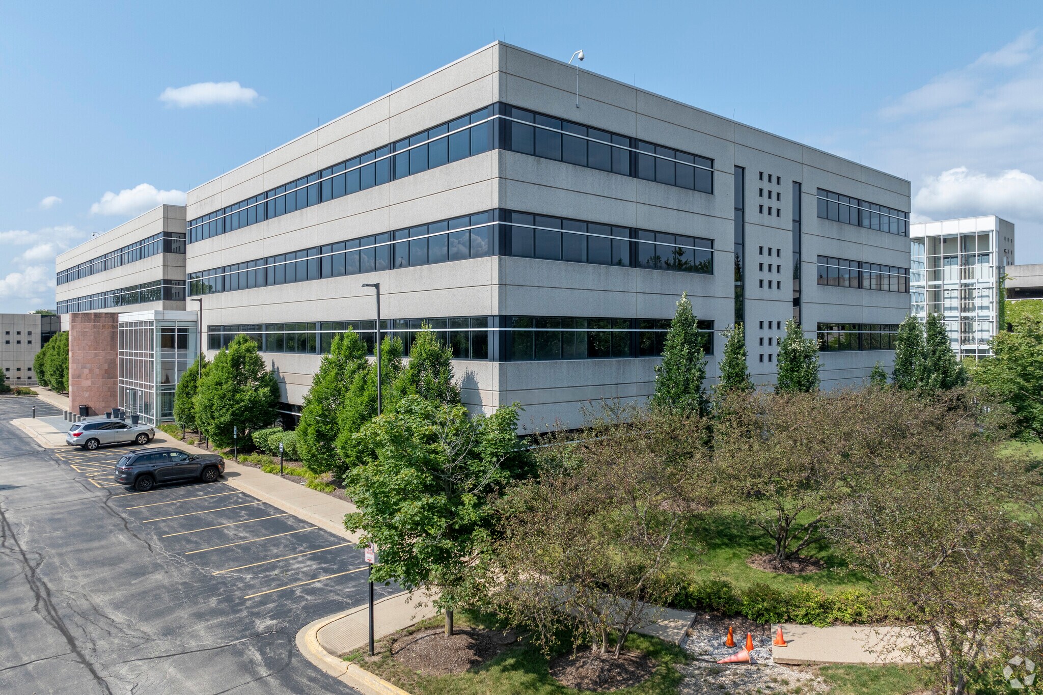 955 American Ln, Schaumburg, IL à louer Photo principale– Image 1 sur 22