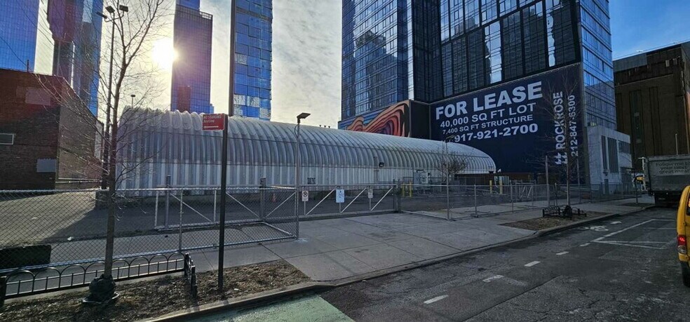 551 W 38th St, New York, NY à louer - Photo de l’immeuble – Image 2 sur 5