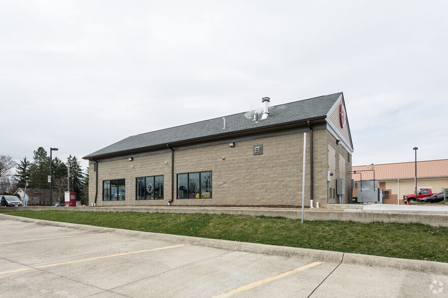 81 E Aurora Rd, Northfield, OH à louer - Photo de l’immeuble – Image 2 sur 3