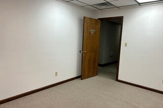 205 N College Ave, Bloomington, IN à louer Photo intérieure– Image 1 sur 8