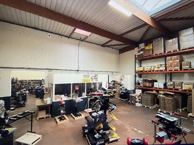 Plus de détails pour Local d'activités à louer