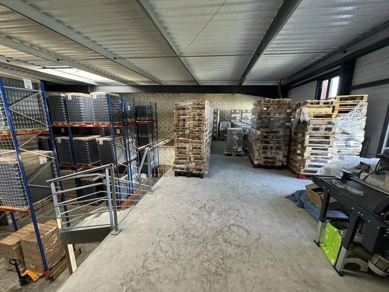 Local d’activités dans Gonesse à louer - Photo de l’immeuble – Image 3 sur 4