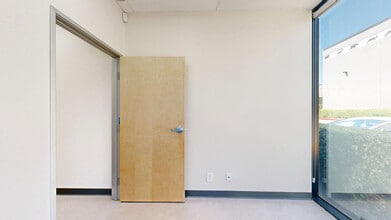 2037-2077 S Vineyard Ave, Ontario, CA à louer Numérisation 3D Matterport– Image 1 sur 13