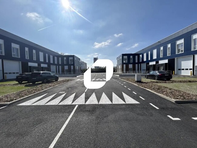 Plus de détails pour 297 Avenue Paul Langevin, Moissy-Cramayel - Bureau, Local d'activités à louer