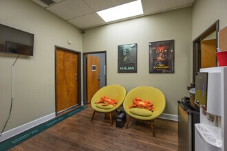 223 N Harbor Blvd, Fullerton, CA à louer Photo intérieure– Image 1 sur 2