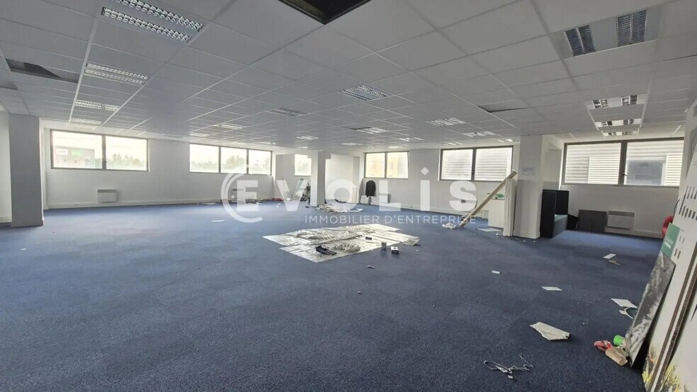 Bureau dans Ferrières-en-Brie à vendre - Photo de l’immeuble – Image 3 sur 5