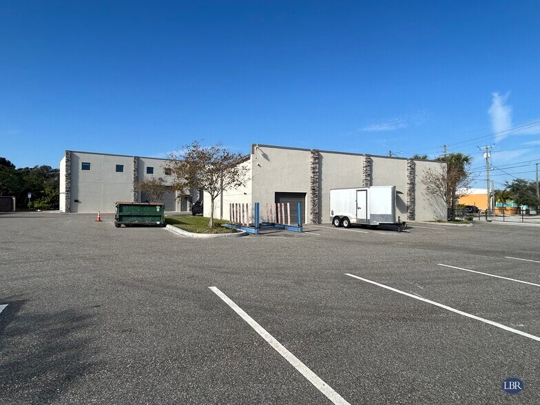 2490 S Harbor City Blvd, Melbourne, FL à vendre - Photo de l’immeuble – Image 2 sur 12