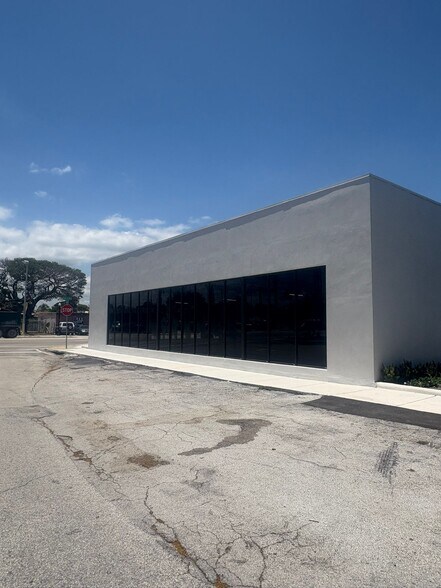 2215 N Federal Hwy, Hollywood, FL à louer - Photo de l’immeuble – Image 2 sur 19