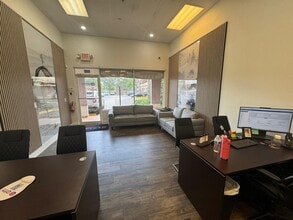 17560 NW 27th Ave, Miami Gardens, FL à louer Photo intérieure– Image 1 sur 14