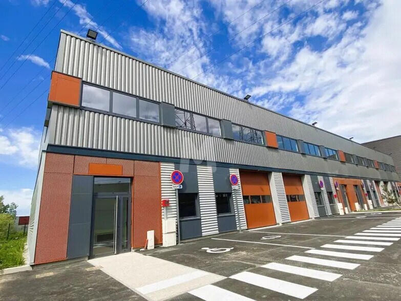 Local d’activités dans Corbeil-Essonnes à louer - Photo de l’immeuble – Image 2 sur 11