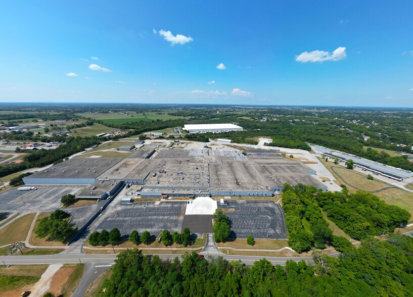 900-1000 Tyrone Pike, Versailles, KY à louer - Photo de l’immeuble – Image 2 sur 14