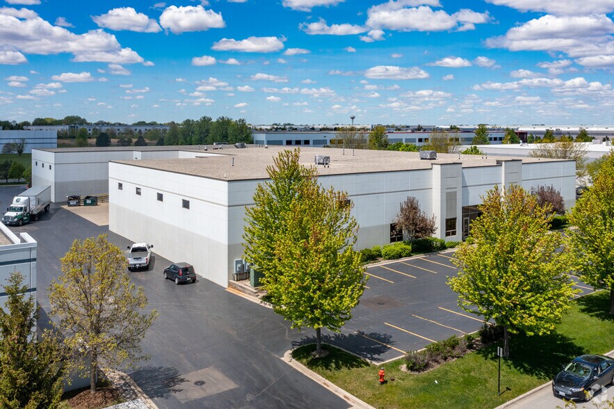 2360-2380 Vantage Dr, Elgin, IL à louer - Photo de l’immeuble – Image 3 sur 16