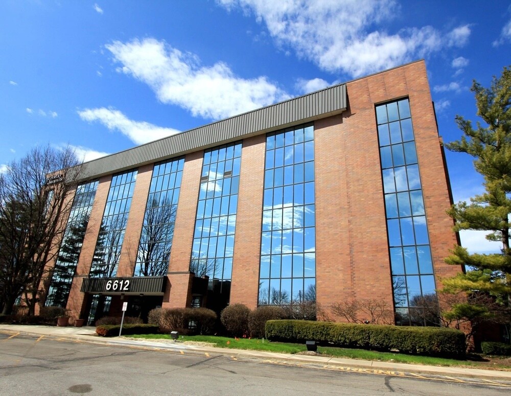 6612 E 75th St, Indianapolis, IN à louer Photo principale– Image 1 sur 9
