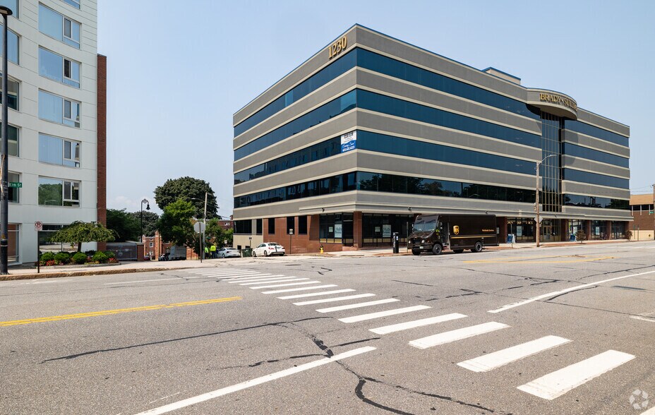 1230 Elm St, Manchester, NH à louer - Photo de l’immeuble – Image 2 sur 4