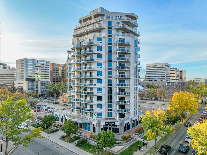 10504 99th Ave NW, Edmonton, AB à vendre - Photo de l’immeuble – Image 1 sur 8