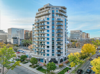 Plus de détails pour 10504 99th Ave NW, Edmonton, AB - Logement à vendre