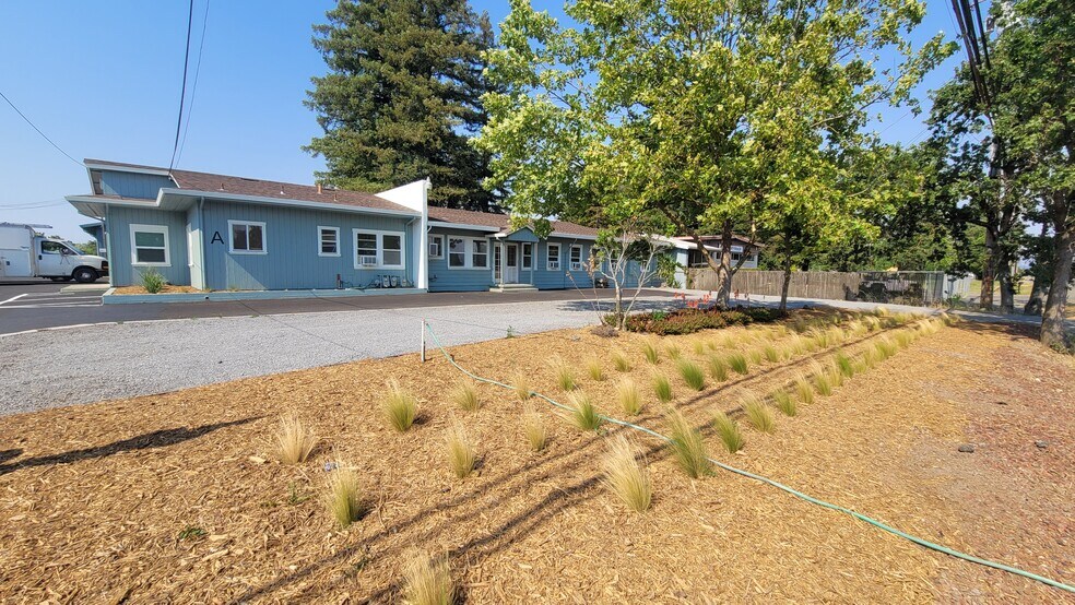 3177 Guerneville Rd, Santa Rosa, CA à louer - Photo de l’immeuble – Image 2 sur 26