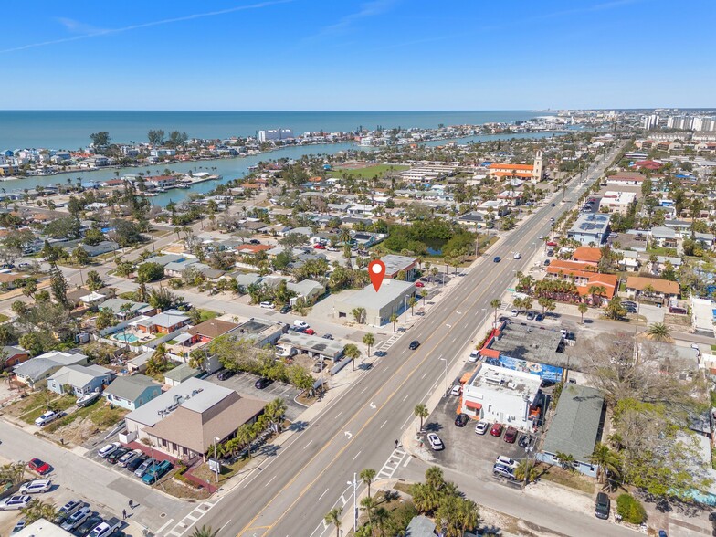 7900 Blind Pass Rd, Saint Petersburg, FL à vendre - Photo de l’immeuble – Image 3 sur 12