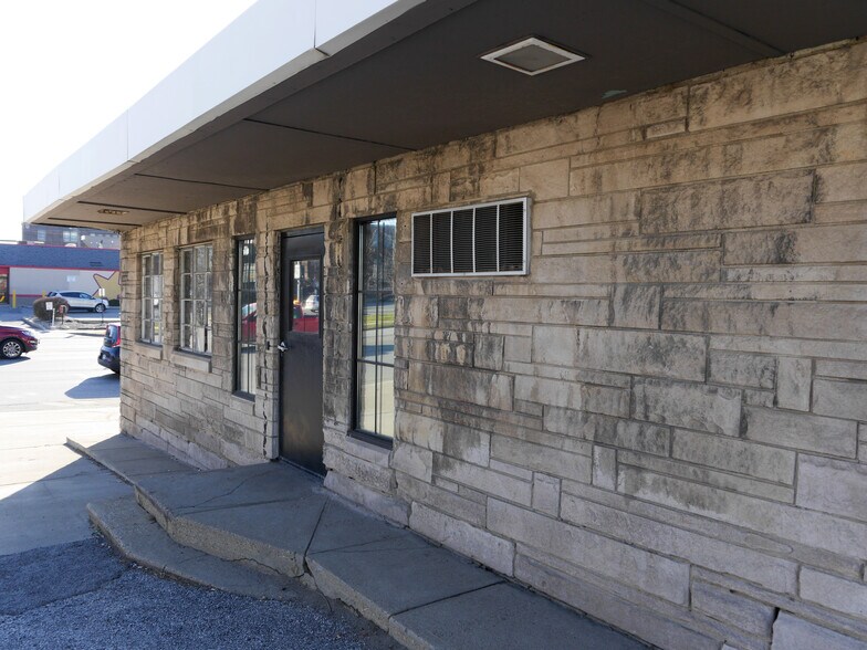 922 E Washington St, Indianapolis, IN à louer - Photo de l’immeuble – Image 2 sur 2
