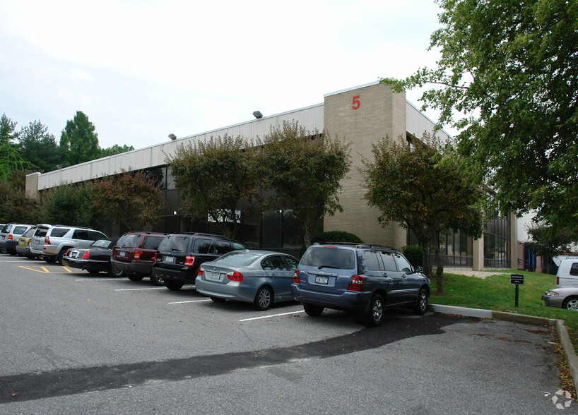5 Skyline Dr, Hawthorne, NY à louer - Photo principale – Image 1 sur 6