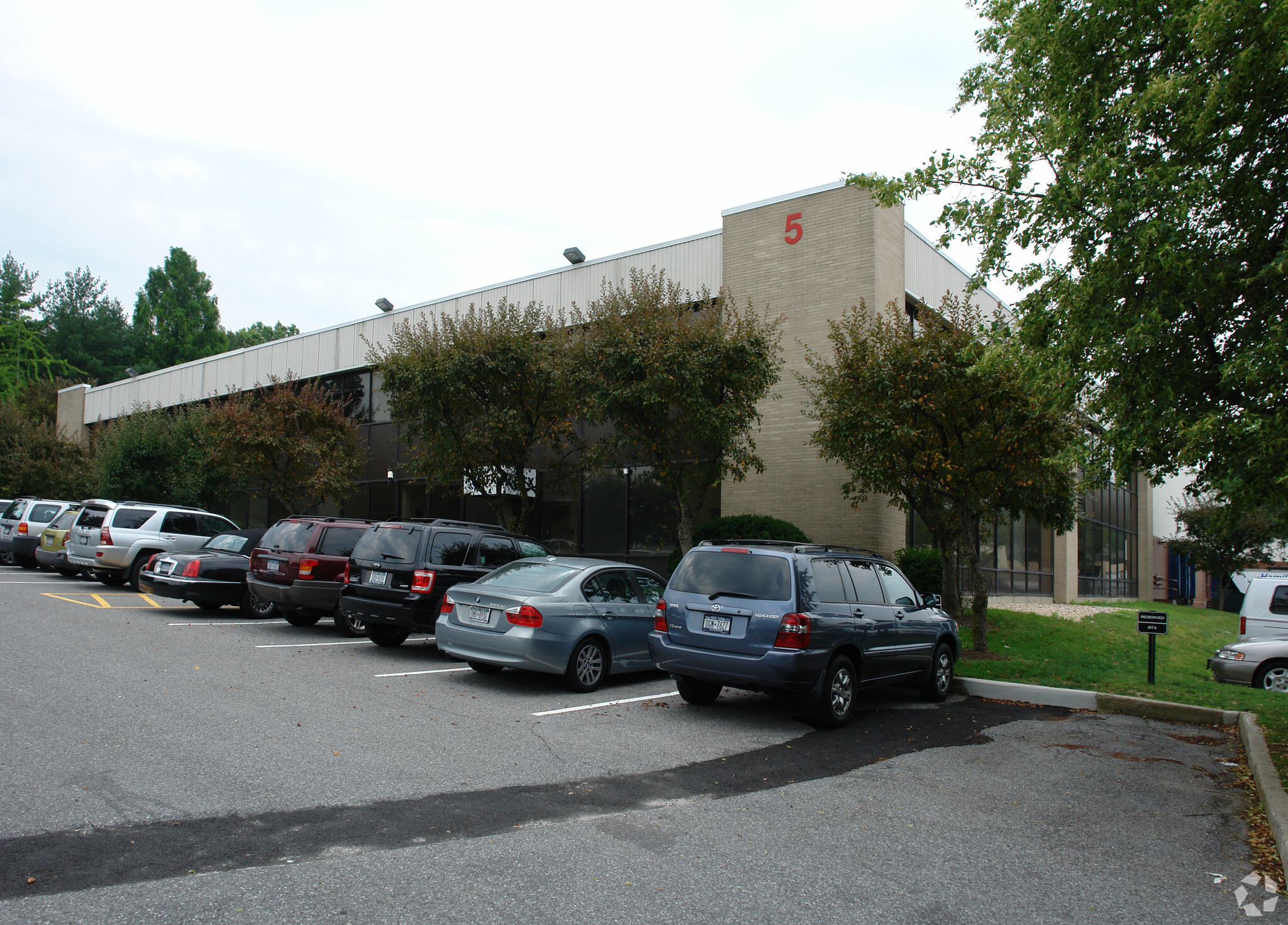5 Skyline Dr, Hawthorne, NY à louer Photo principale– Image 1 sur 7