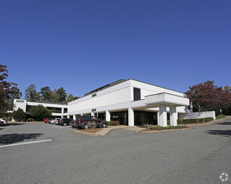 2544 Court Dr, Gastonia, NC à louer - Photo de l’immeuble – Image 1 sur 6