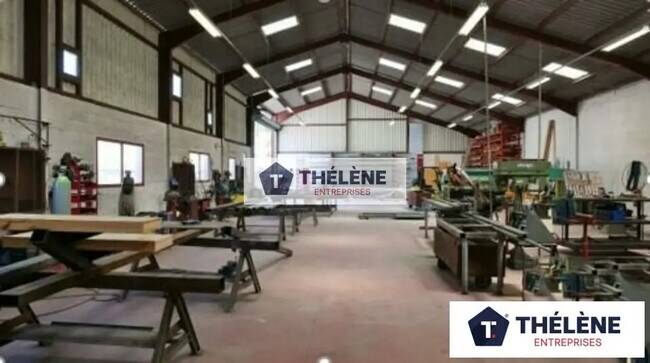 Plus de détails pour Local d'activités à louer