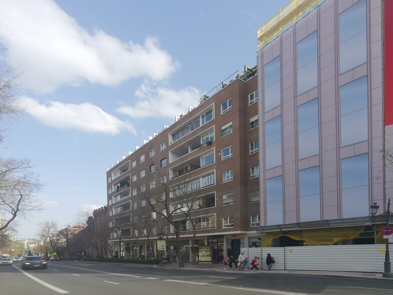 Immeuble residentiel dans Madrid, Madrid à vendre - Photo de l’immeuble – Image 3 sur 3