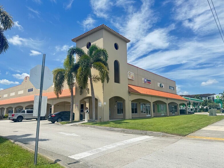 15420 SW 136th St, Miami, FL à vendre - Photo de l’immeuble – Image 3 sur 39
