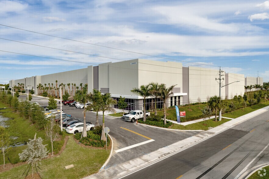 12000 NW 39 St, Coral Springs, FL à louer - Photo de l’immeuble – Image 2 sur 9