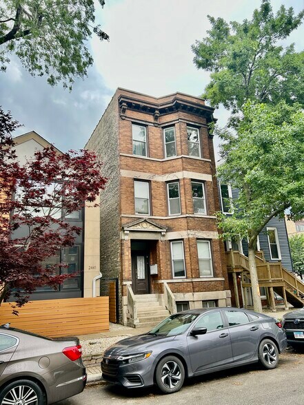 2439 N Seminary Ave, Chicago, IL à vendre - Photo de l’immeuble – Image 1 sur 49