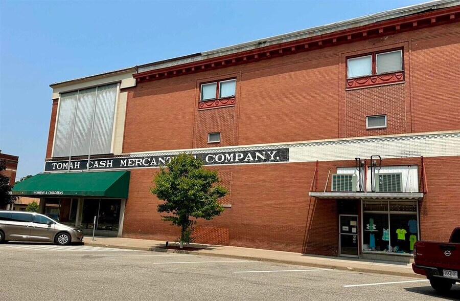 914 Superior Ave, Tomah, WI à vendre - Photo de l’immeuble – Image 2 sur 4