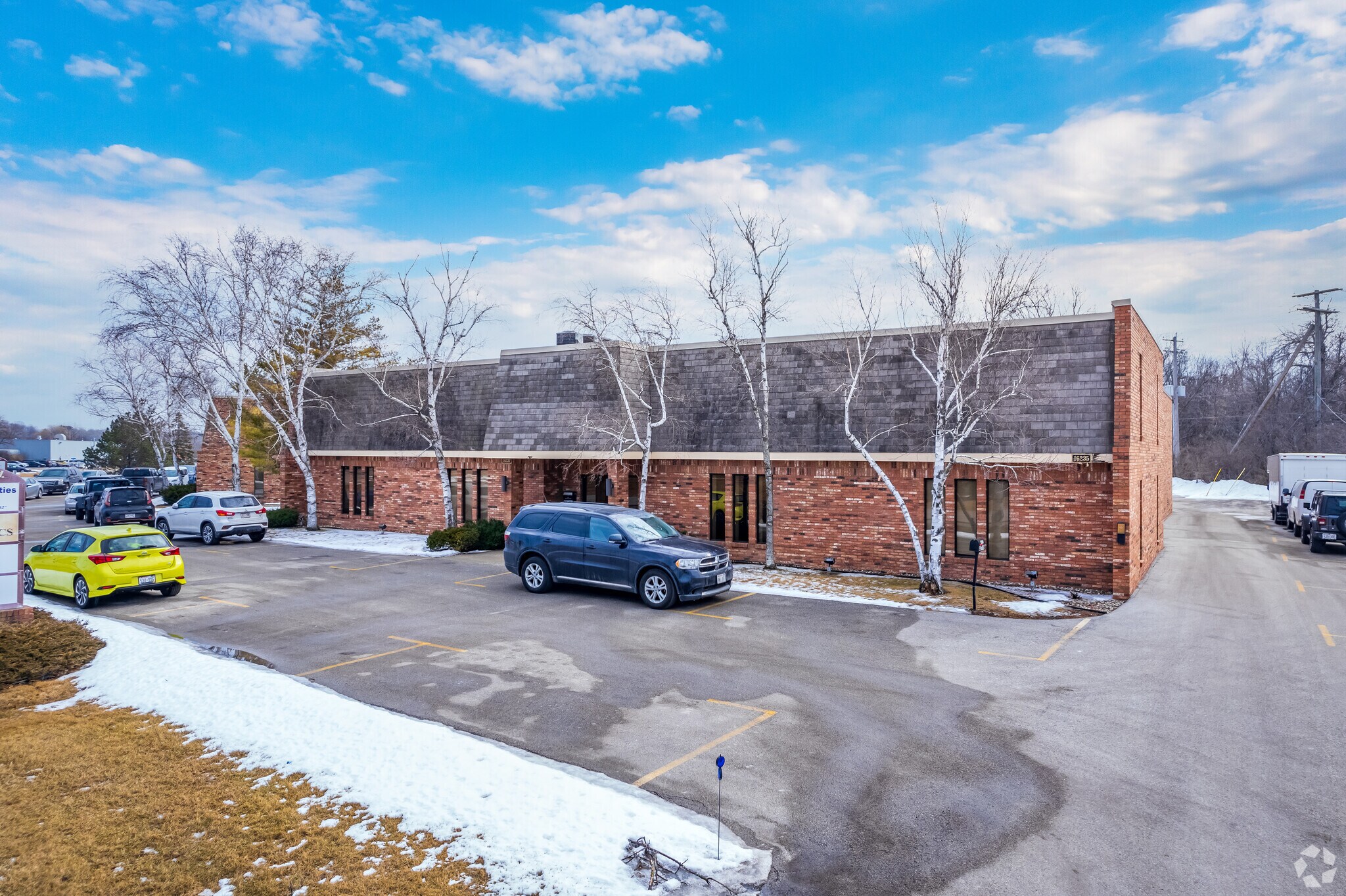 16225-16237 W Ryerson Rd, New Berlin, WI à louer Photo de l’immeuble– Image 1 sur 16