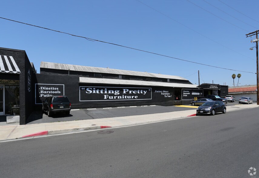 7115 Darby Ave, Reseda, CA à louer - Photo de l’immeuble – Image 1 sur 10