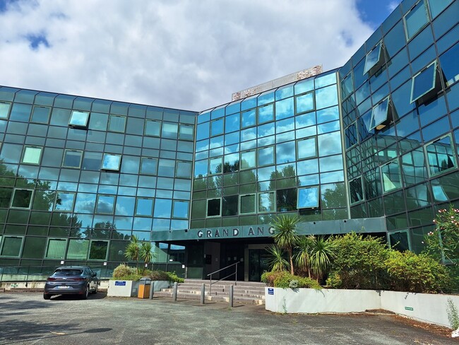 Plus de détails pour 2 Avenue De Chavailles, Bruges - Bureau à louer