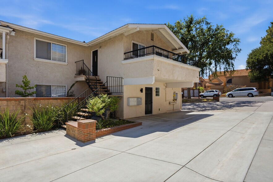 5302-5304 Colodny Dr, Agoura Hills, CA à vendre - Photo de l’immeuble – Image 2 sur 49
