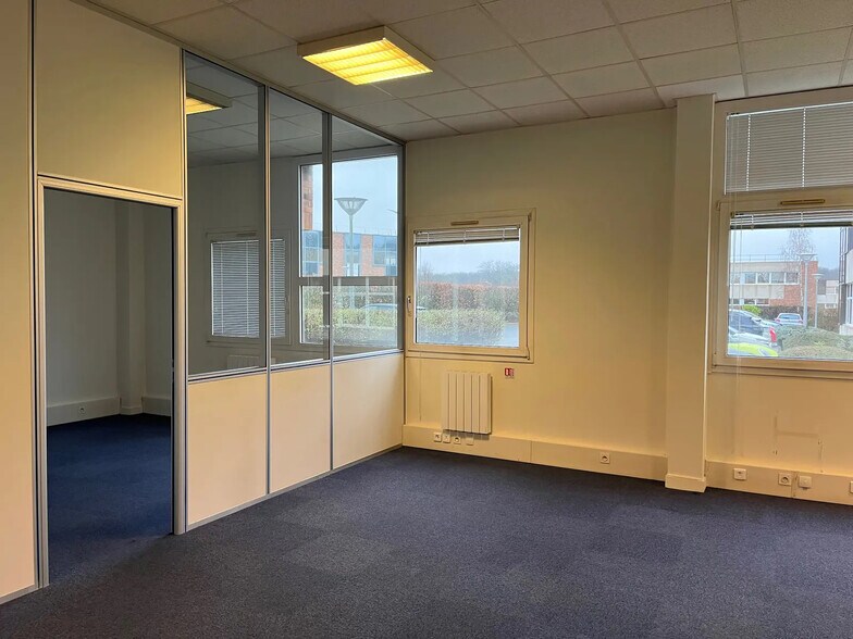 Bureau dans Bièvres à louer - Photo de l’immeuble – Image 2 sur 11