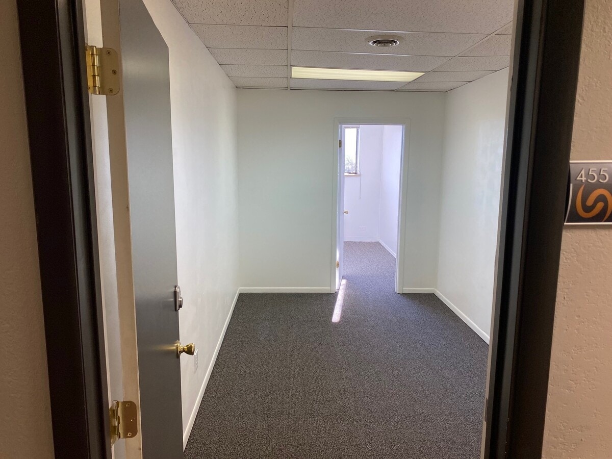 1100 W Littleton Blvd, Littleton, CO 80120 - Lot 455 -  - Photo intérieure - Image 1 of 15