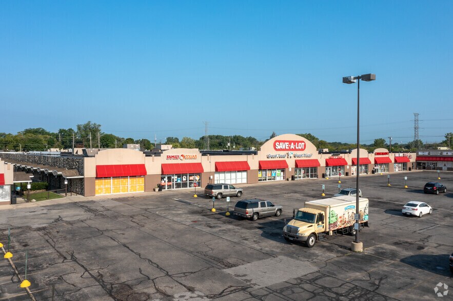 6063-6245 N Teutonia Ave, Milwaukee, WI à louer - Photo principale – Image 2 sur 11