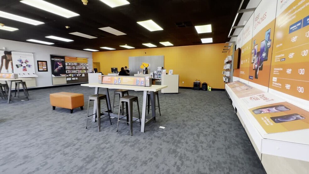 4403 W Commerce St, San Antonio, TX à louer - Vidéo sur l’annonce professionnelle – Image 2 sur 27