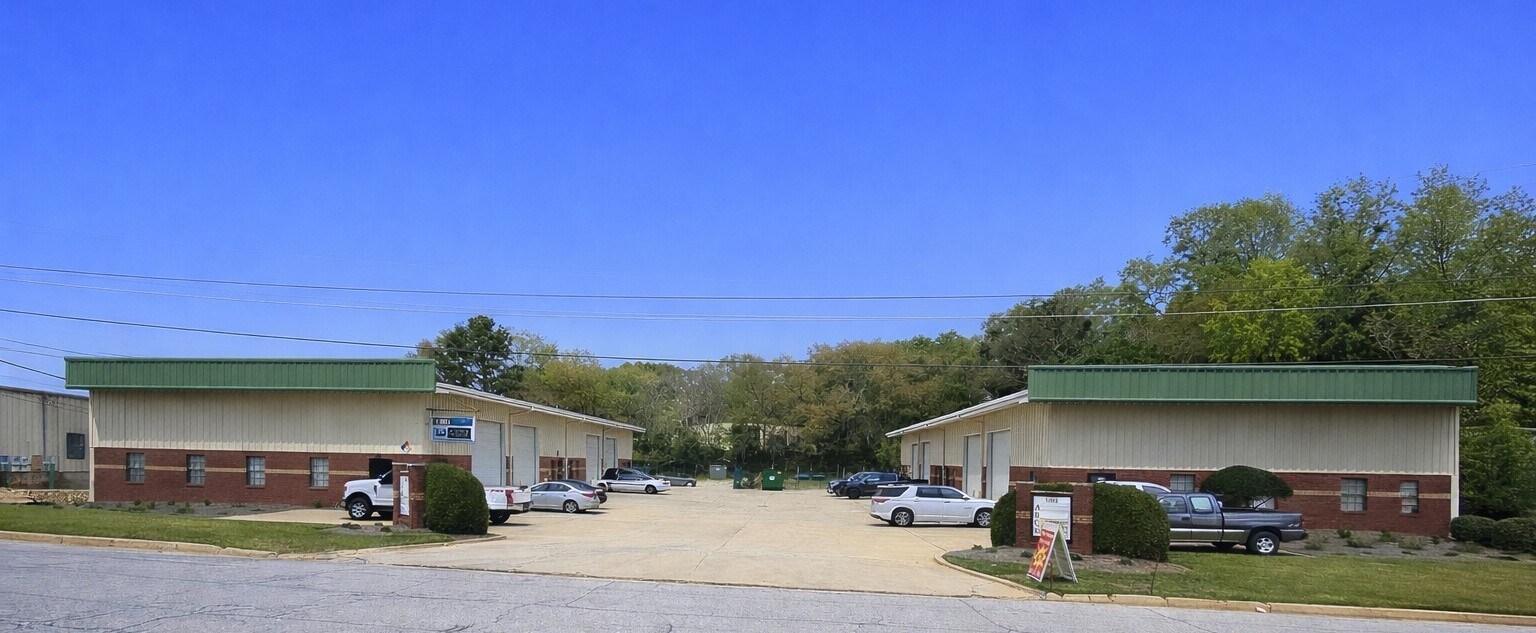 Value Add Small Bay Indus 12,000 SF portefeuille de 2 biens à vendre sur LoopNet.fr Photo principale– Image 1 sur 16